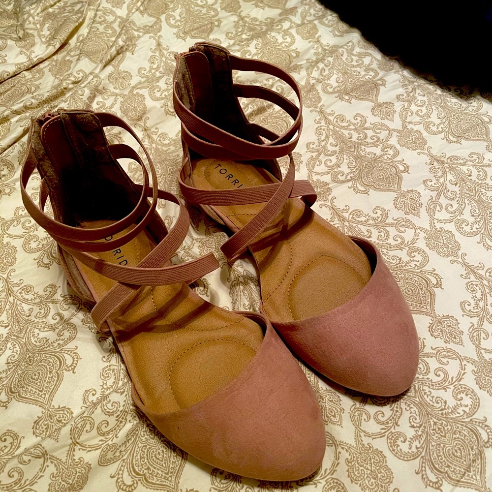 8.5 WW Torrid Suede Strappy Flats Shoes